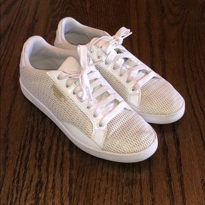 white PUMA sneakers gold detail never worn size 7